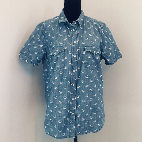 Levi's Tops - LEVI'S Chambray Pearl Snap Buttons SS Bird Print Shirt Women's M or Juniors XL
